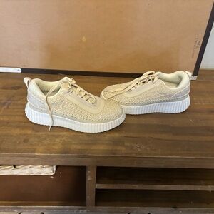 Cream Low-Top Sneakers with Cushioned Midsole